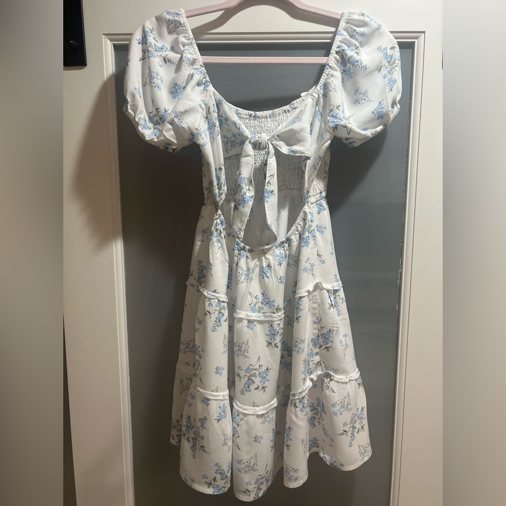 💙 Hollister Blue and White Floral Spring Summer Dress in XS Open Back - Picture 3 of 6